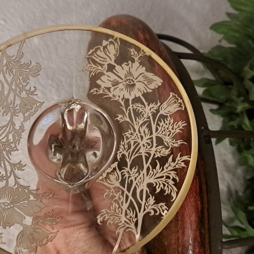 VINTAGE New Martinsville Glass Candle Holders - Picture 5 of 6